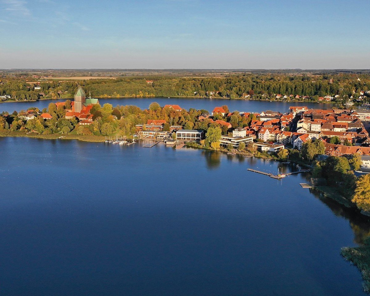Hausfotos vor Karte mit Grundst�cken