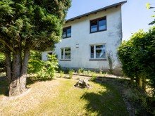 Haus Vorne ALTES HAUS. NEUE IDEEN. GROSSES POTENZIAL F�R IHRE FAMILIE.