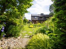 Haus und Garten TOP MODERNISIERT, ENERGIEKLASSE A ! - HAUSH�LFTE MIT TRAUMGARTEN.