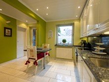 K�che ANKOMMEN. DURCHATMEN. ZUHAUSE SEIN. REIHENHAUS MIT GARTEN & GARAGE.