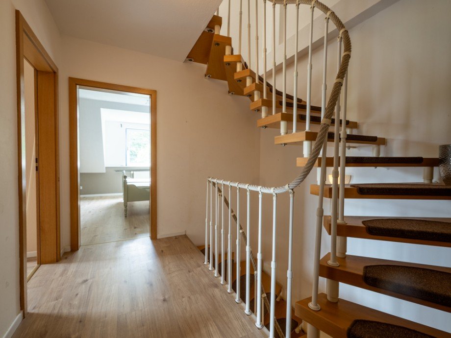 Treppe ins Dachgeschoss Doppelhaush�lfte Bargteheide