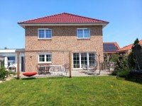 Bild (224d31354823b66a74a5300c88d36f2d): Ihr A+ Zuhause im Winterglanz! Hochwertige Stadtvilla mit viel Platz. (Ratzeburg)