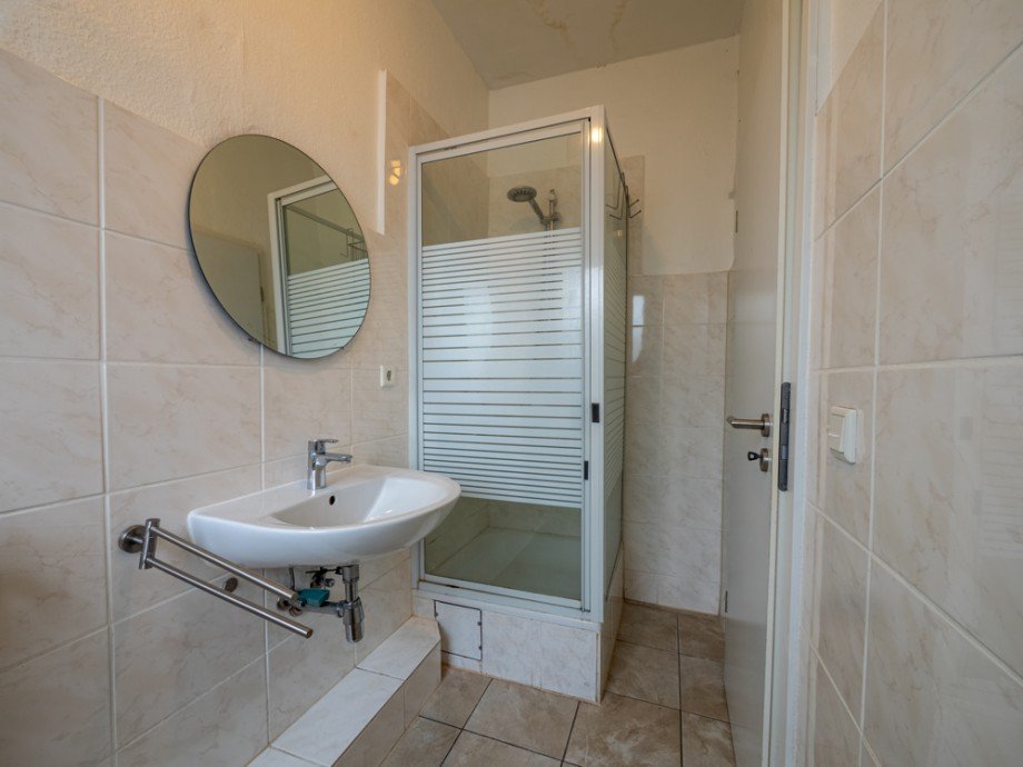 Wohnung vorne Duschbad Mehrfamilienhaus Gro� Kummerfeld