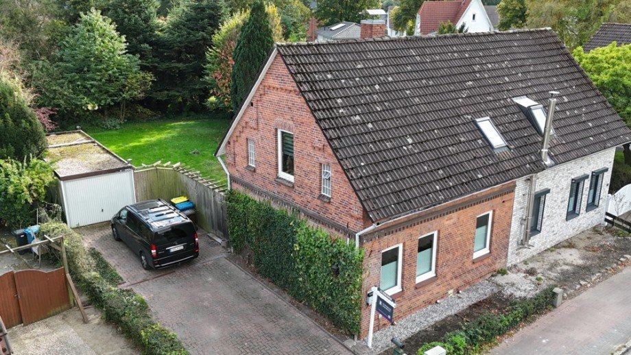 Haus und Garten Luftaufnahme Doppelhaush�lfte Bargteheide