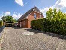 Haus und Auffahrt LICHTDURCHFLUTET! WOHLF�HLHAUS * TOP-LAGE- Energieeffizienzklasse A!