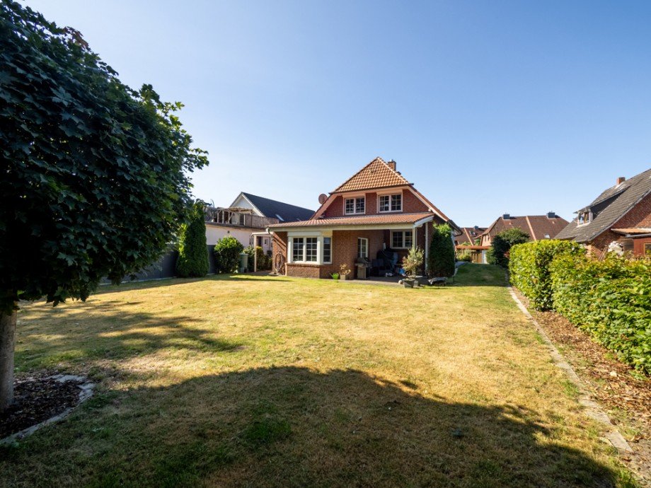 R�ckseite Haus mit Anbau Einfamilienhaus Hammoor