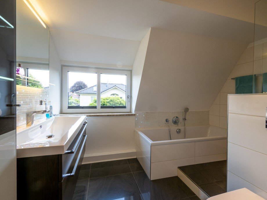 Vollbad mit Wanne und Dusche Doppelhaush�lfte Bargteheide