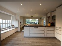 Bild (57a4ae1251f588711f49259dcd76ad20): EINFAMILIENHAUS MIT GROSSZ�GIGEM RAUMANGEBOT UND PARK�HNLICHEM GRUNDST�CK.