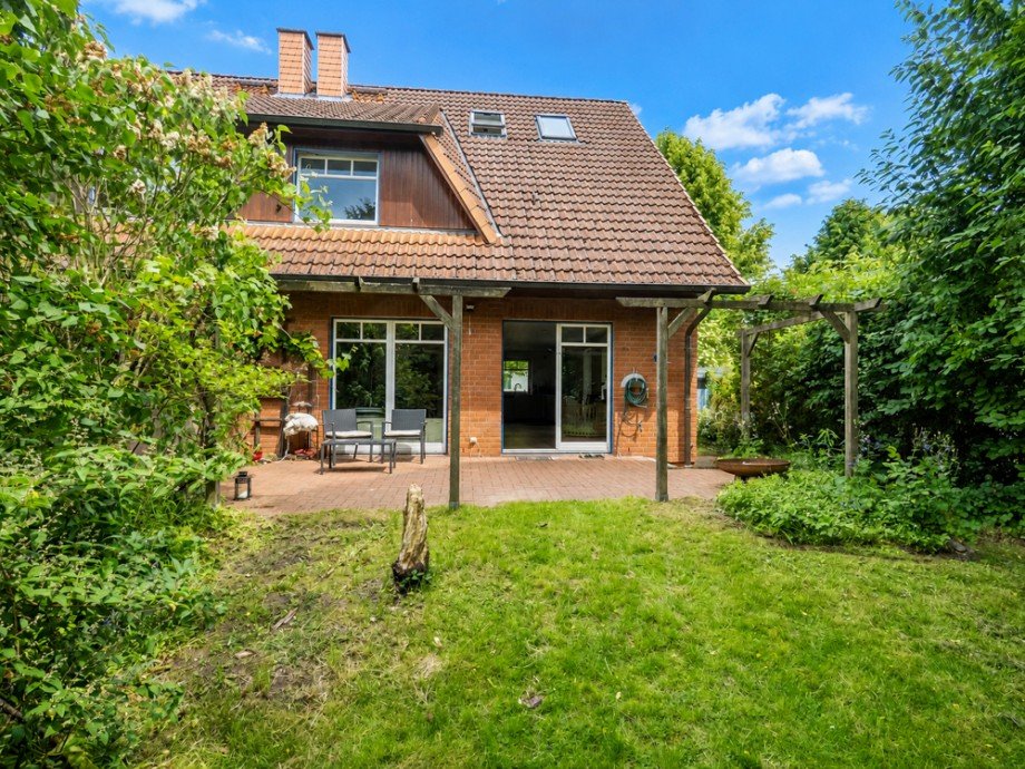 Haus_R�ckseite_Sonne_KI Doppelhaush�lfte Bargteheide