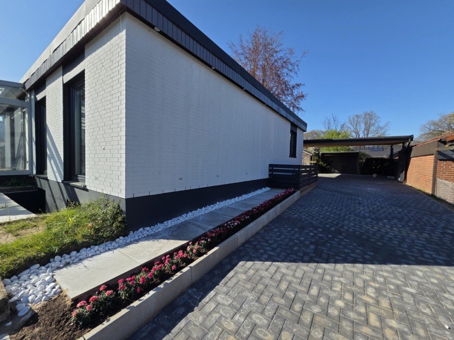 Haus und Auffahrt Einfamilienhaus Gro�ensee