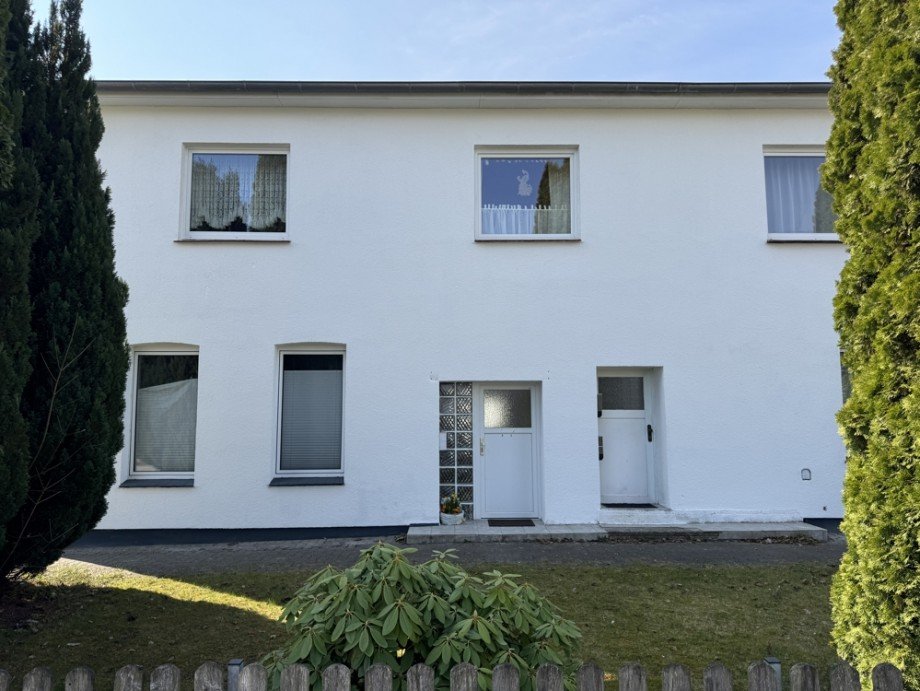 Haus Stra�enseite Mehrfamilienhaus Gro� Kummerfeld