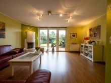 Wohnzimmer ANKOMMEN. DURCHATMEN. ZUHAUSE SEIN. REIHENHAUS MIT GARTEN & GARAGE.