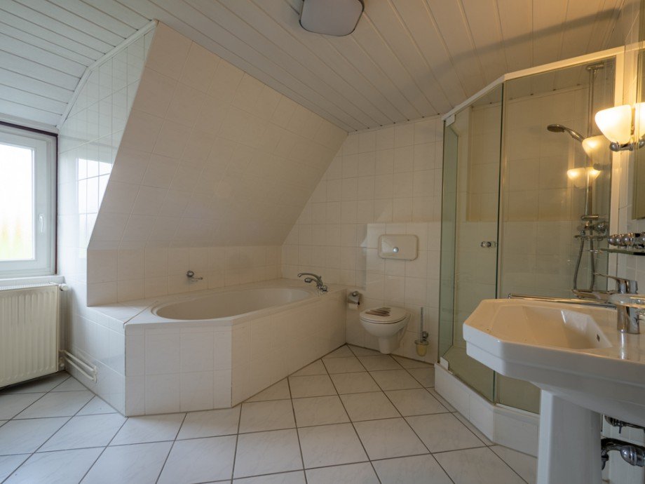 Vollbad Obergeschoss Doppelhaush�lfte Jersbek