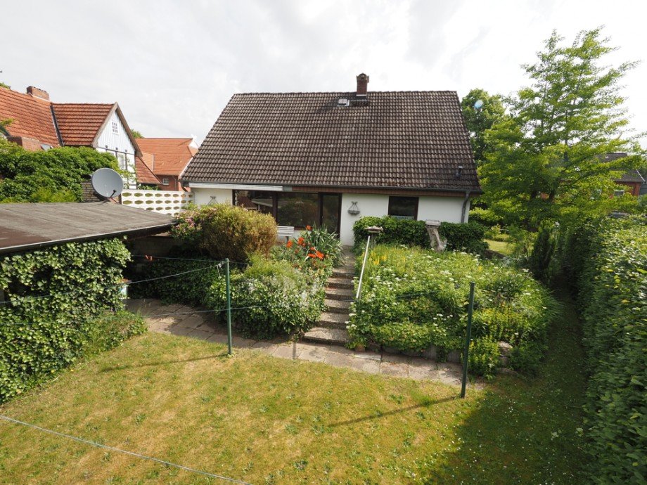 Haus und Garten R�ckseite Einfamilienhaus Bargteheide