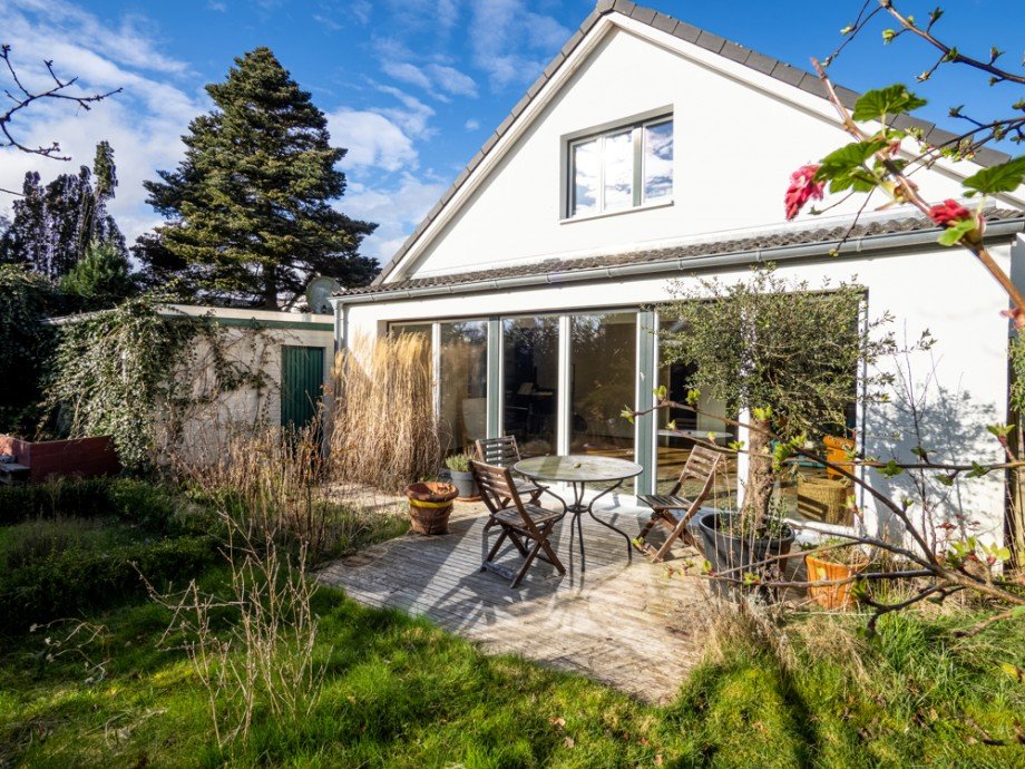Haus Terrassenseite Einfamilienhaus L�beck