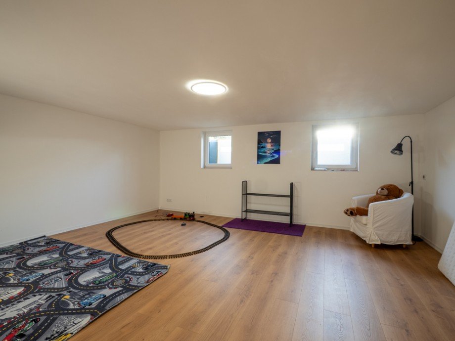 Zimmer 2 im Kellergeschoss Einfamilienhaus Gro�ensee