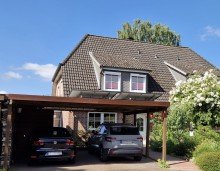 Stra�enseite ATTRAKTIVES FAMILIENHAUS IN RUHIGER LAGE MIT TOP-ANBINDUNG AN HAMBURG & L�BECK