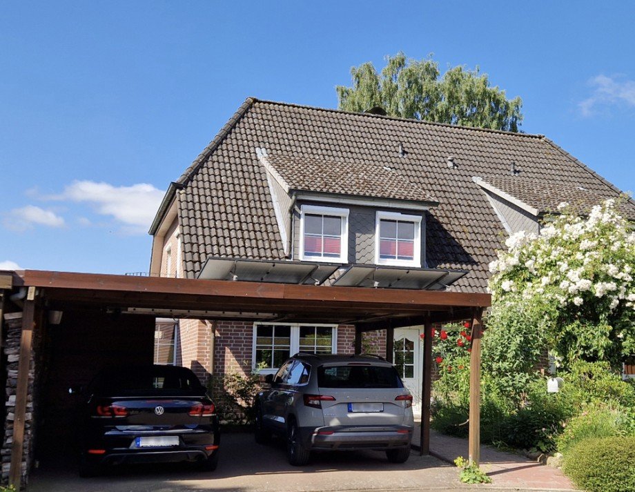 Stra�enseite Doppelhaush�lfte Bargteheide