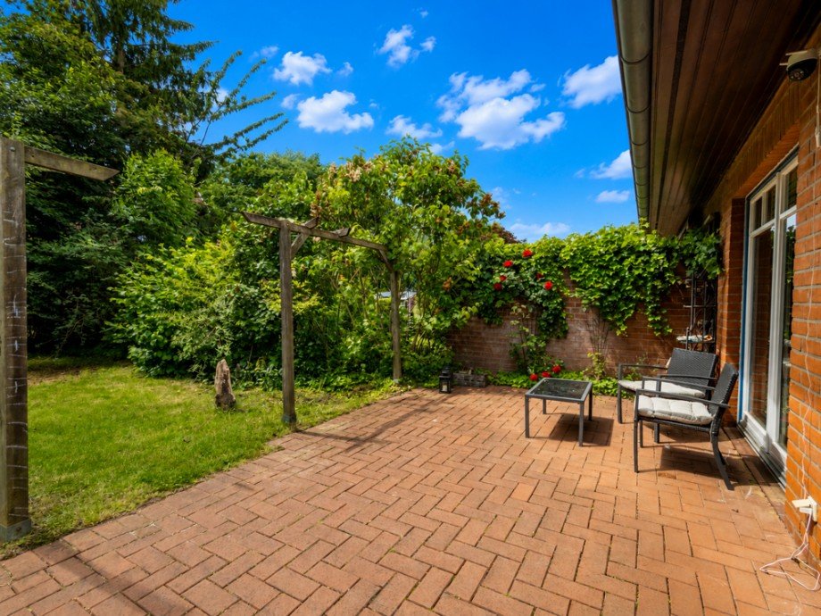 Terrasse_Sonne_KI_ Doppelhaush�lfte Bargteheide