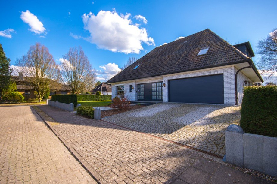 Hausansicht2_schr�g Einfamilienhaus Bargteheide