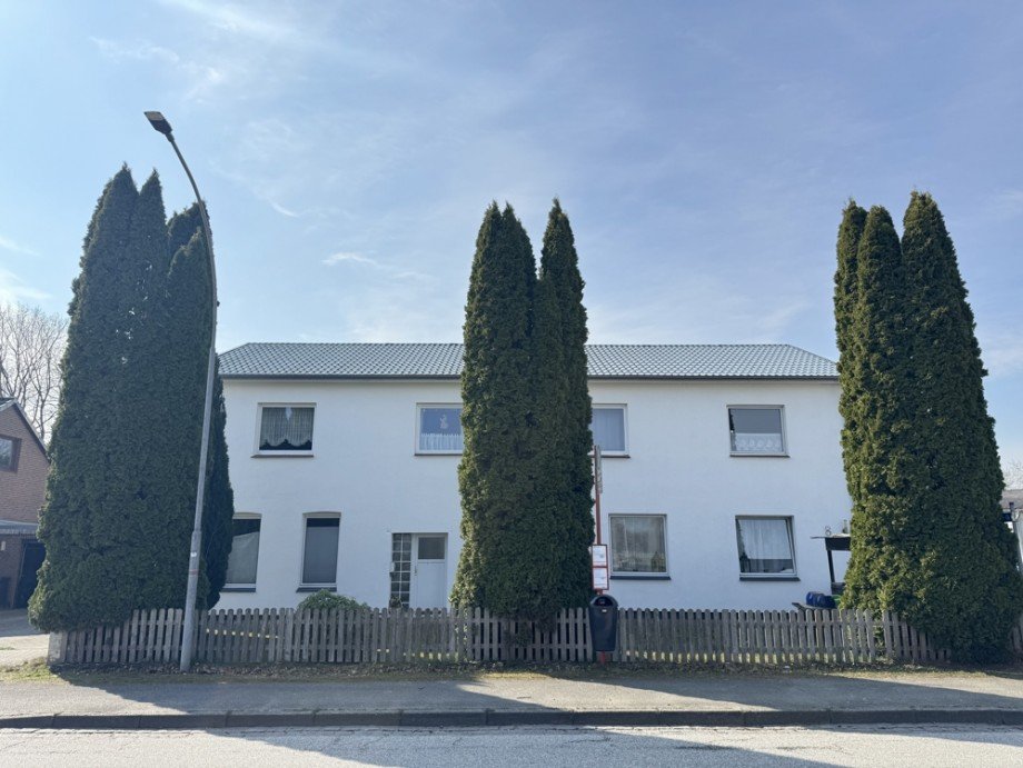 Haus Stra�enseite Mehrfamilienhaus Gro� Kummerfeld