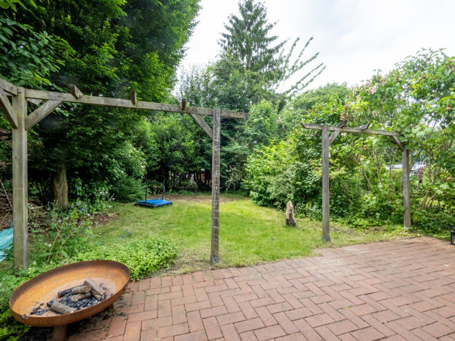 Terrasse und Garten Doppelhaush�lfte Bargteheide