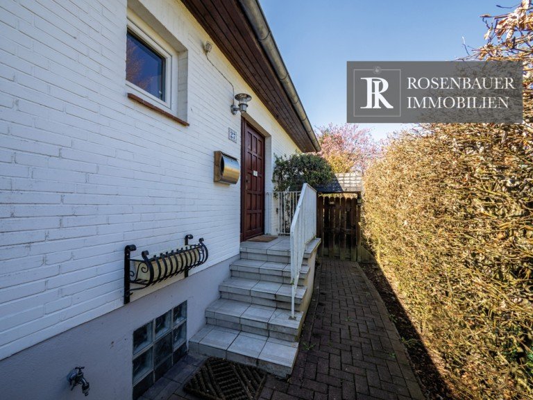 Hauseingang Hamburg / Meiendorf Doppelhaush�lfte ENDLICH EIN GARTEN! DHH - TERRASSE/GRUNDST�CK MIT EINZELHAUS-CHARAKTER!