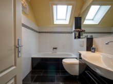 Bad ANKOMMEN. DURCHATMEN. ZUHAUSE SEIN. REIHENHAUS MIT GARTEN & GARAGE.