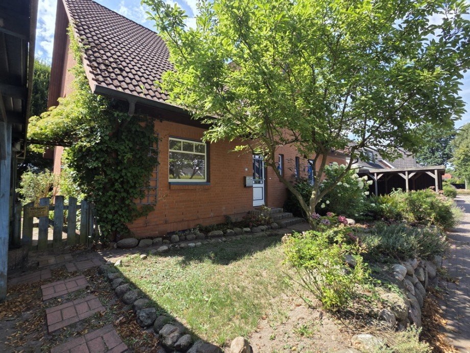 Haus von vorne Doppelhaush�lfte Bargteheide