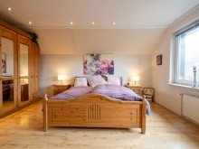 Schlafzimmer, teilbar ANKOMMEN. DURCHATMEN. ZUHAUSE SEIN. REIHENHAUS MIT GARTEN & GARAGE.