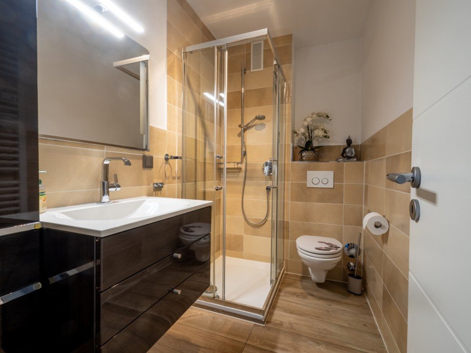 Modernisiertes Duschbad Etagenwohnung Scharbeutz