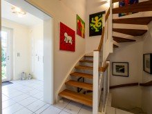 Hausflur TOP MODERNISIERT, ENERGIEKLASSE A ! - HAUSH�LFTE MIT TRAUMGARTEN.