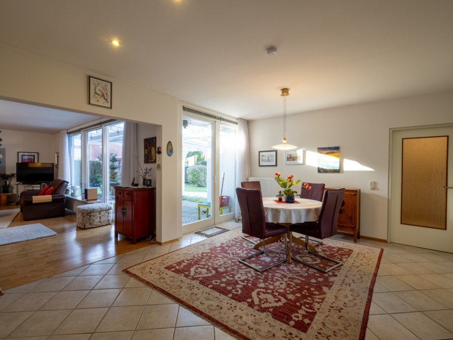 Essbereich mit Zugang Terrasse Bungalow Bargteheide